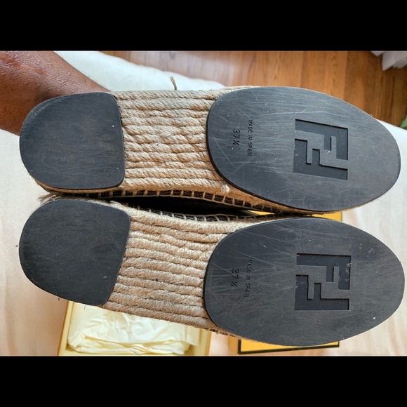 Authentic Fendi Flats - Picture 5 of 6